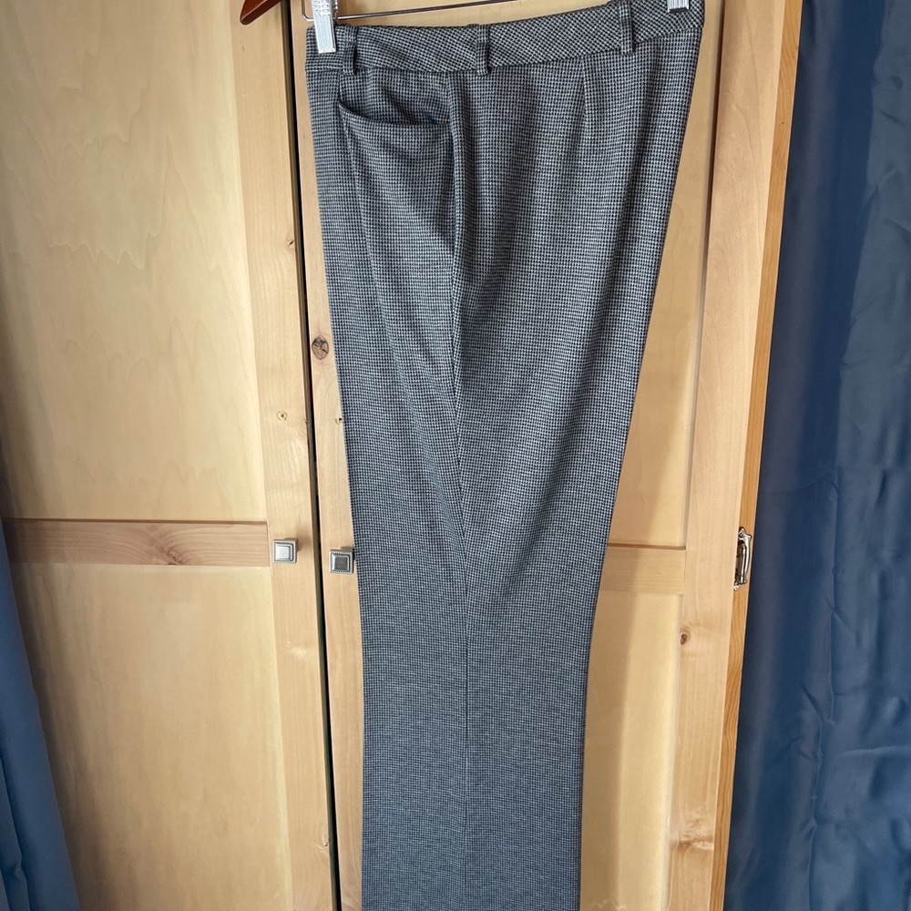 Calvin Klein trousers with fine Herringbone pattern. Size 12